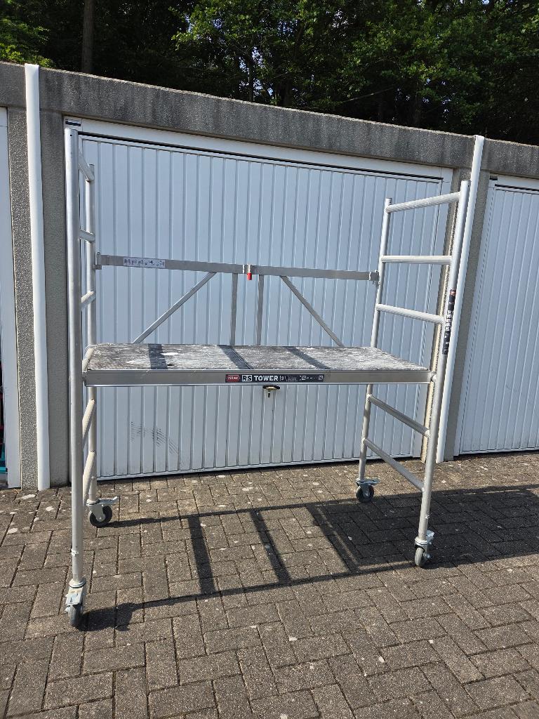 Altrex RS TOWER steiger inklapbaar, Doe-het-zelf en Bouw, Steigers, Ophalen, Zo goed als nieuw, Rolsteiger of Kamersteiger, Minder dan 2 meter