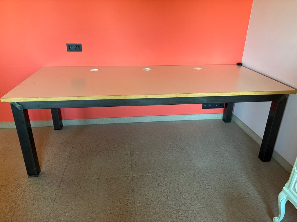 stevige kantoortafel stalen onderstel, Huis en Inrichting, Ophalen, Gebruikt