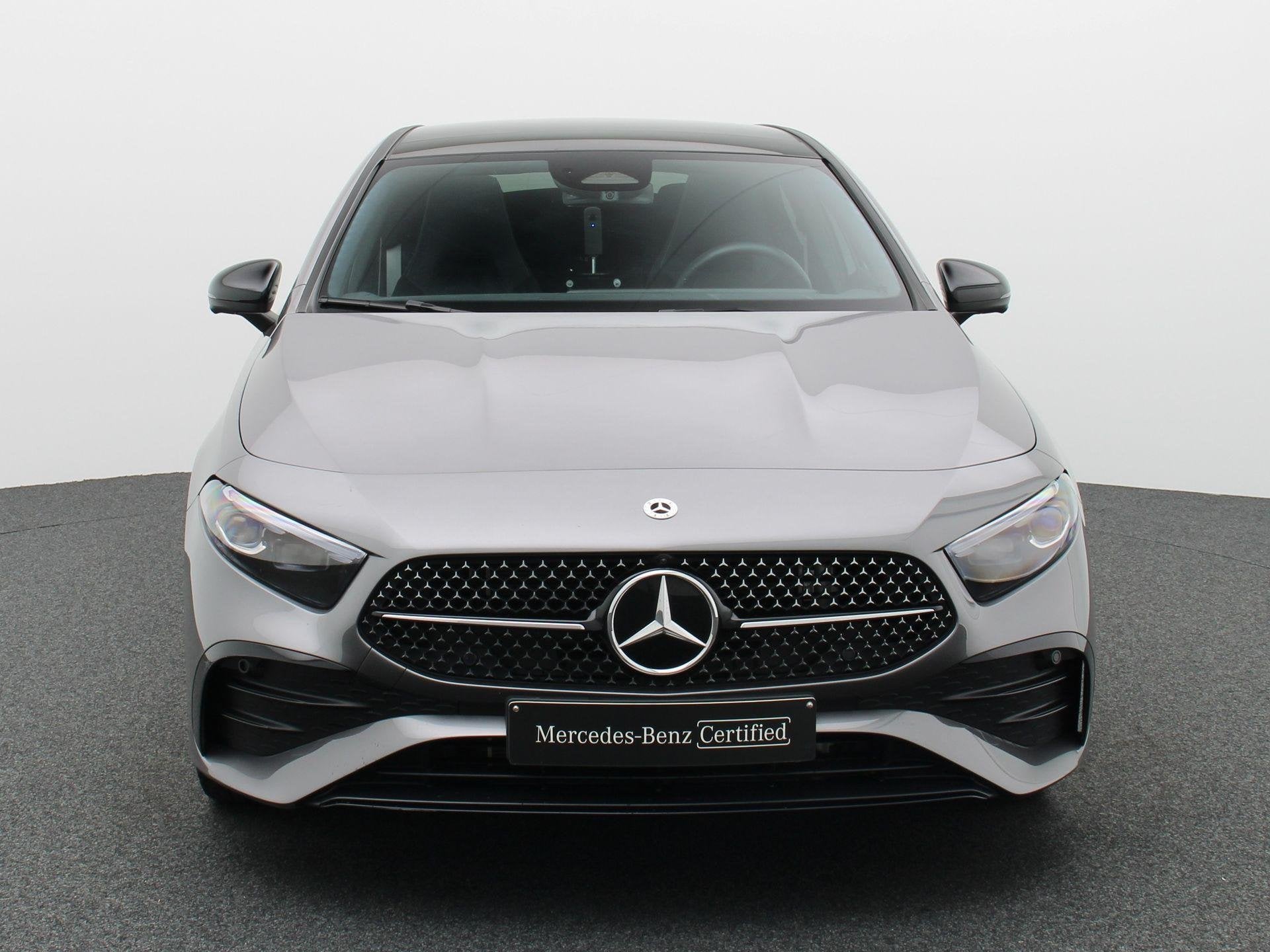 Mercedes-Benz A 250 e AMG Line + PREMIUM PLUS + PANO DAK + M, Auto's, Dealer onderhouden, Gebruikt, Zwart, 16 kWh
