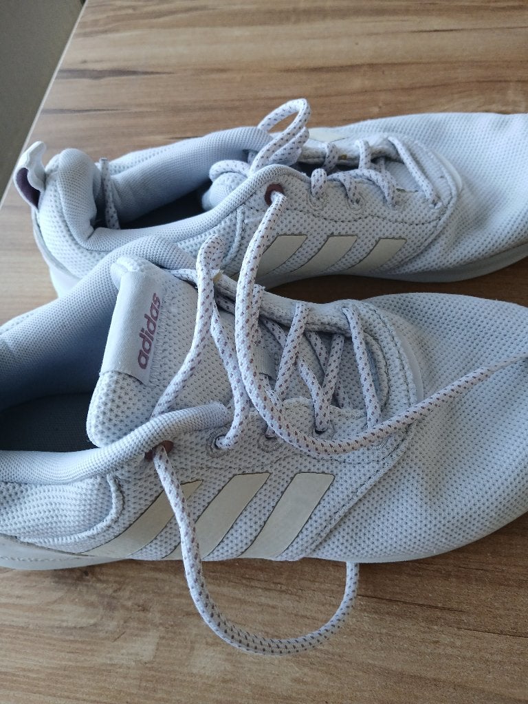 Adidas maat 40 2/3(moeten dringend weg), Vêtements | Femmes, Enlèvement ou Envoi, Adidas, Chaussures de sports, Porté