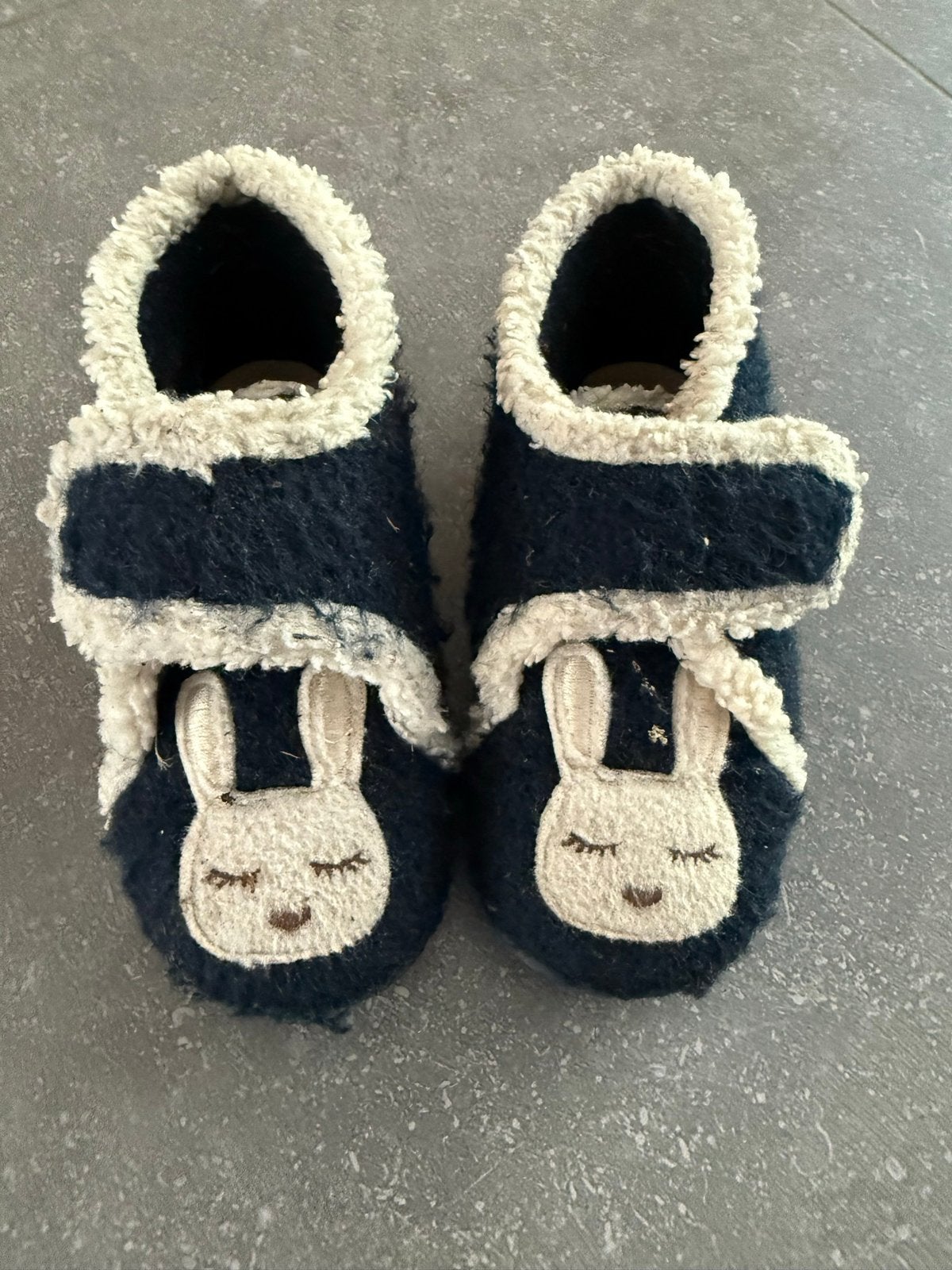 Winterpantoffels - maat 25, Kinderen en Baby's, Babykleding | Schoentjes en Sokjes, Ophalen, Slofjes, Gebruikt, Jongetje of Meisje