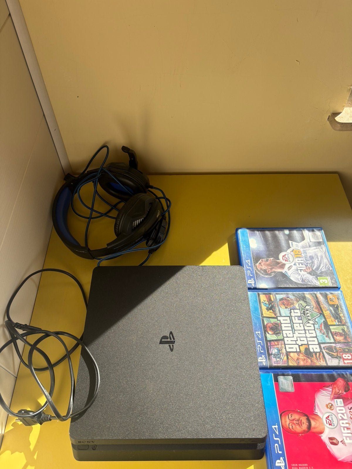 PS4 + headset, Games en Spelcomputers, Spelcomputers | Sony PlayStation 4, Ophalen, Zonder controller, Niet werkend, Original