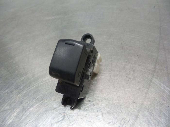 Elektrisch Raam Schakelaar van een Nissan Micra (Micra 03-), Gebruikt, -, -, Ophalen of Verzenden