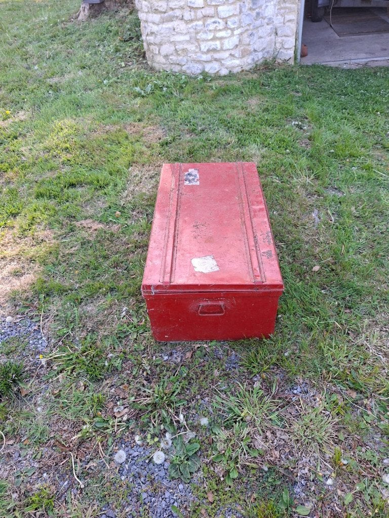malle en fer rouge, 35 à 50 cm, Enlèvement, Utilisé, Boîte ou Caisse