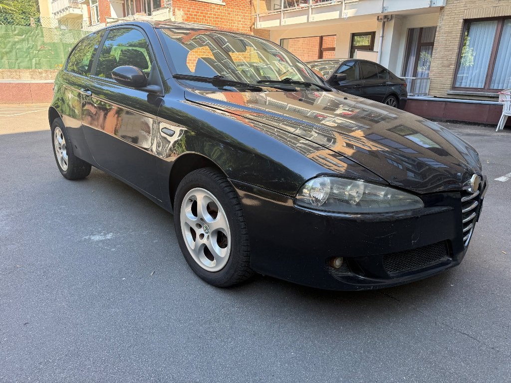 Alfa Romeo 147 1.6i, tspark, 77kw. Prix pour prof., Achat, Entreprise, Boîte manuelle, Noir
