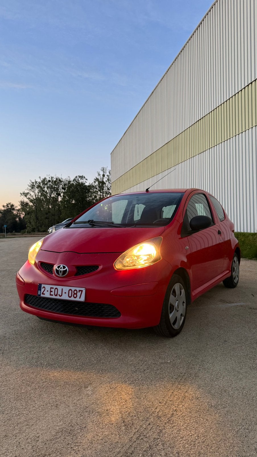 Toyota aygo - blanco gekeurd voor verkoop, Auto's, Toyota, Voorwielaandrijving, Stof, Zwart, 4 cilinders