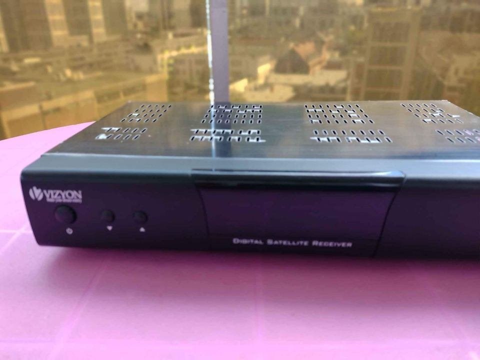 SATELLIETONTVANGER SATELLIETDECODER VIZYON 100 FTA+, Audio, Tv en Foto, Schotelantennes, Ophalen, Gebruikt, (Schotel)antenne-accessoires