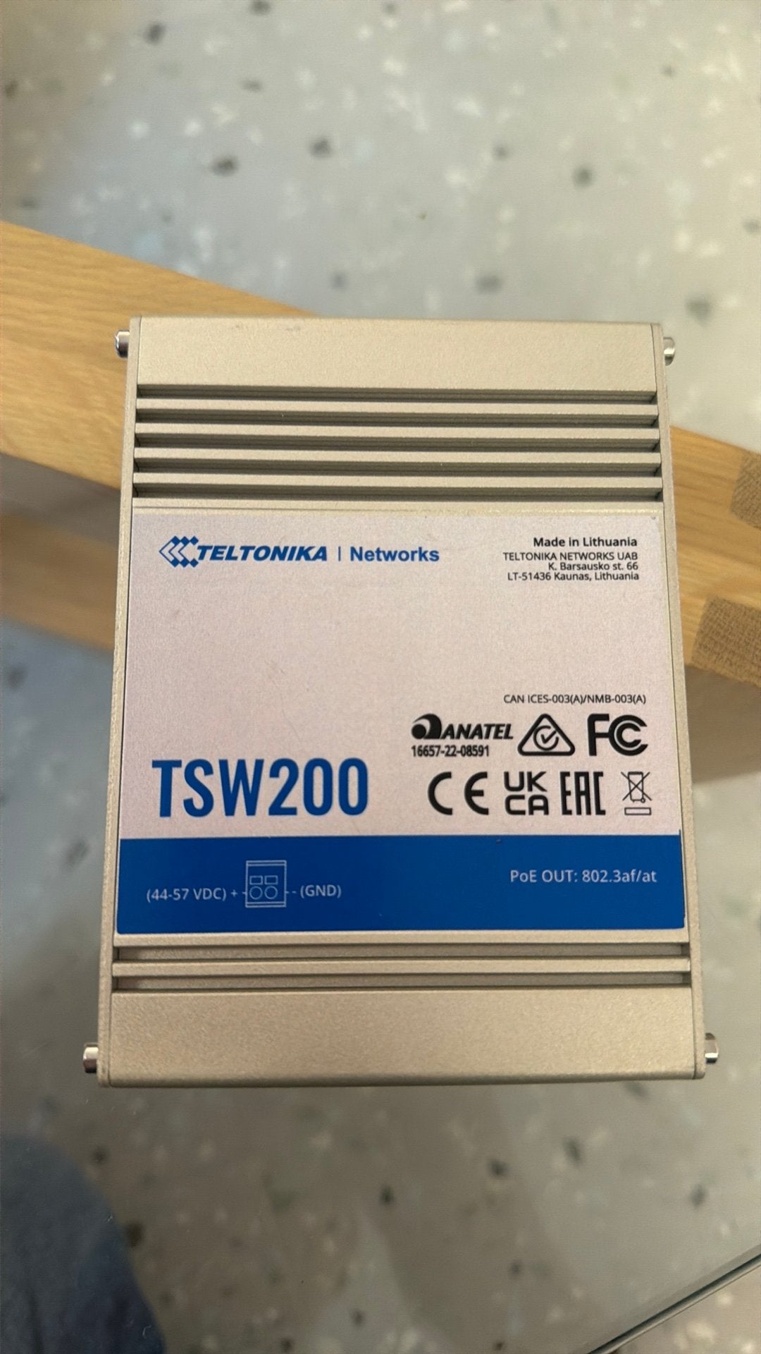 Teltonika TSW200 – switch industriel 8x Gigabit PoE+ 2x SFP, Ophalen of Verzenden, Zo goed als nieuw