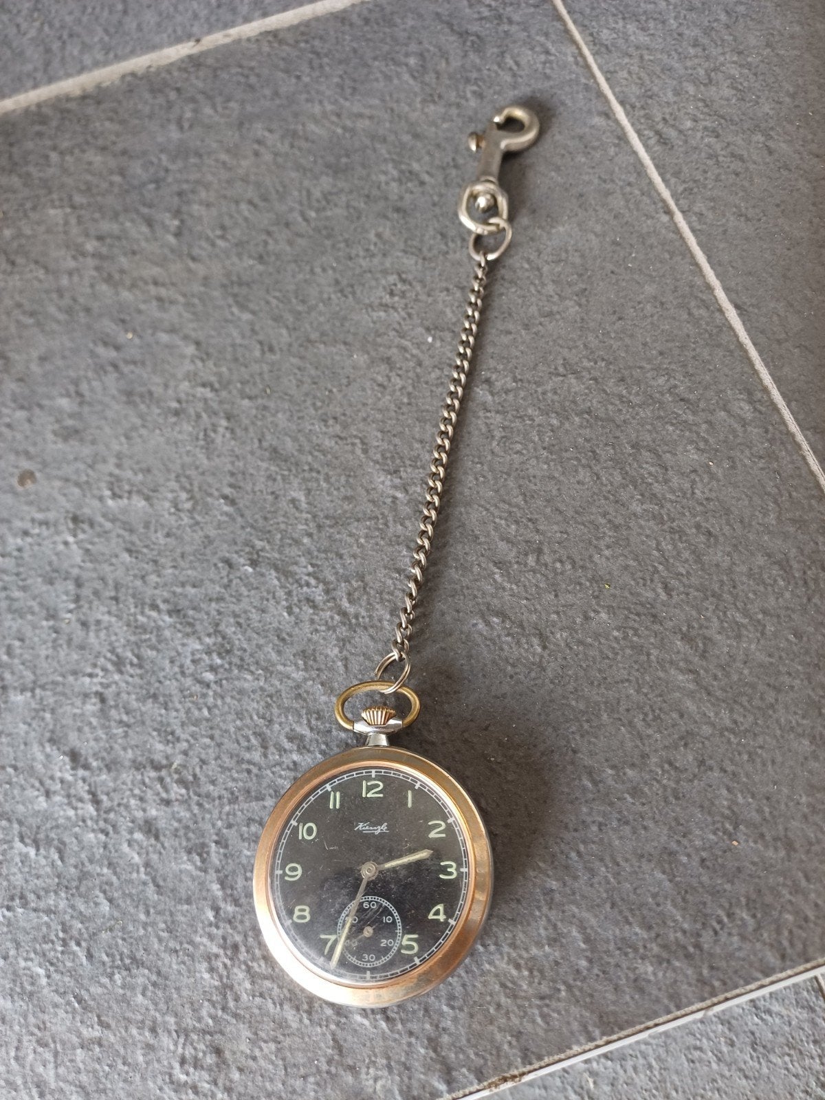 Zakhorloge, Kienzele, Enlèvement
