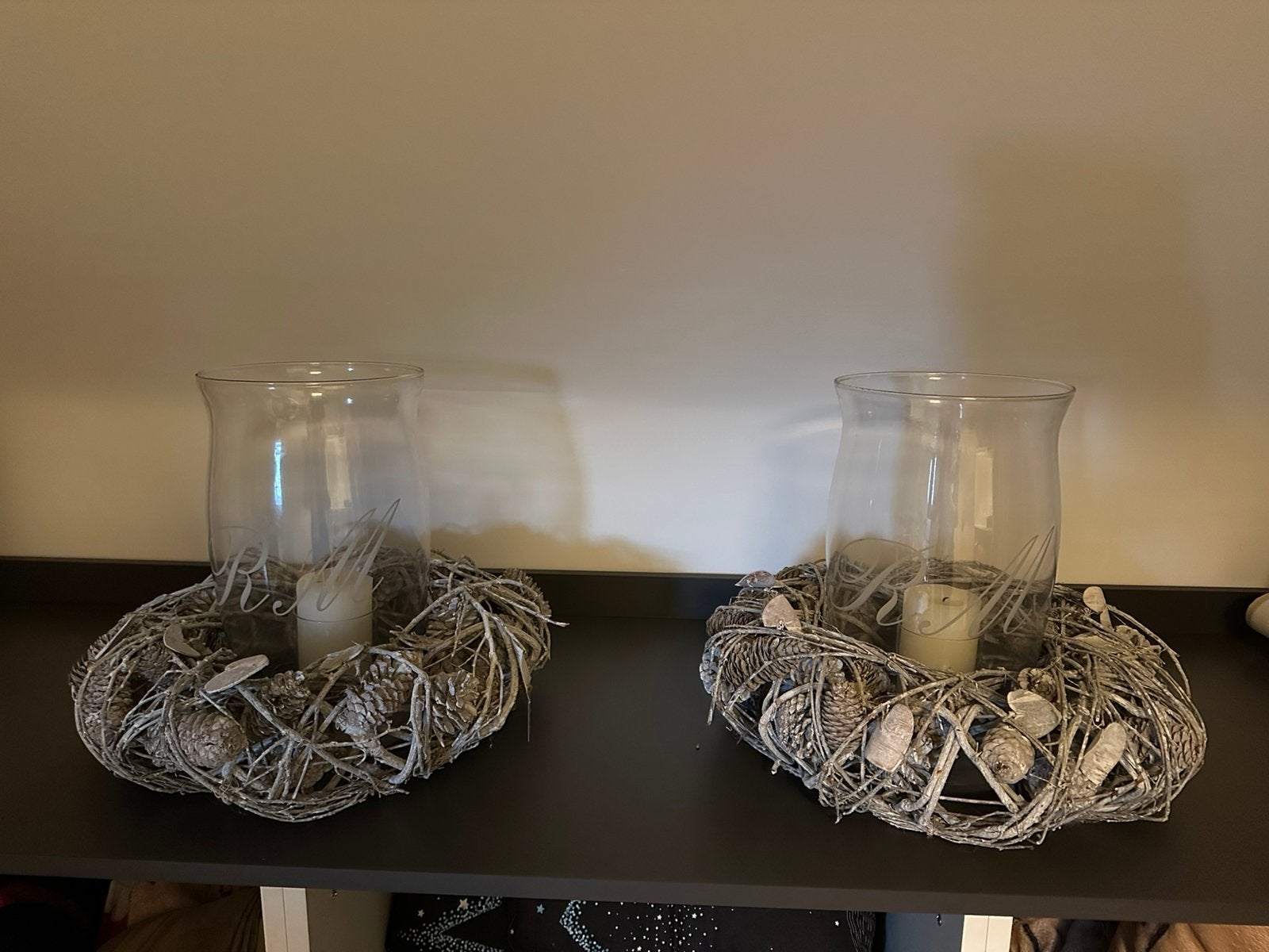 2  glazen windlichten van Riviera Maison met  krans, Huis en Inrichting, Ophalen, Windlicht, Rivièra Maison, Zo goed als nieuw
