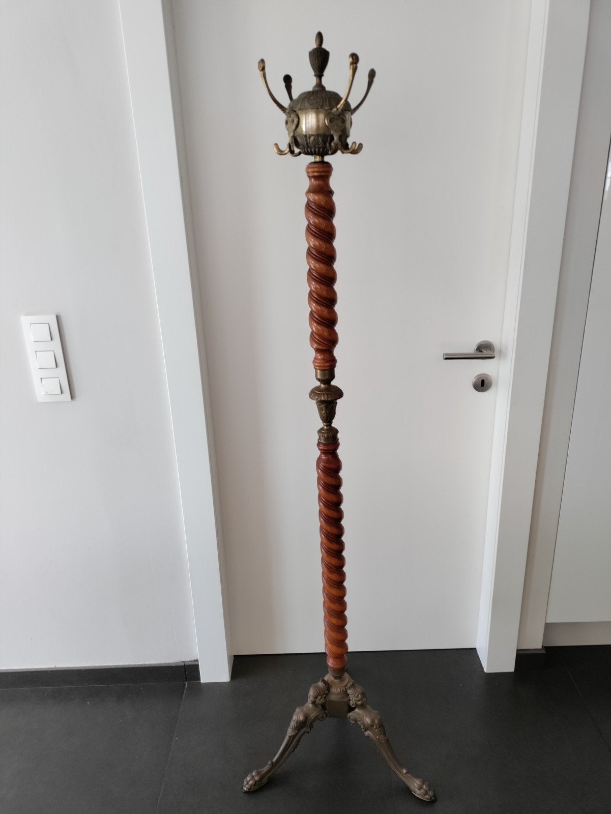 kapstok uit koper en hout, Ophalen, Hout