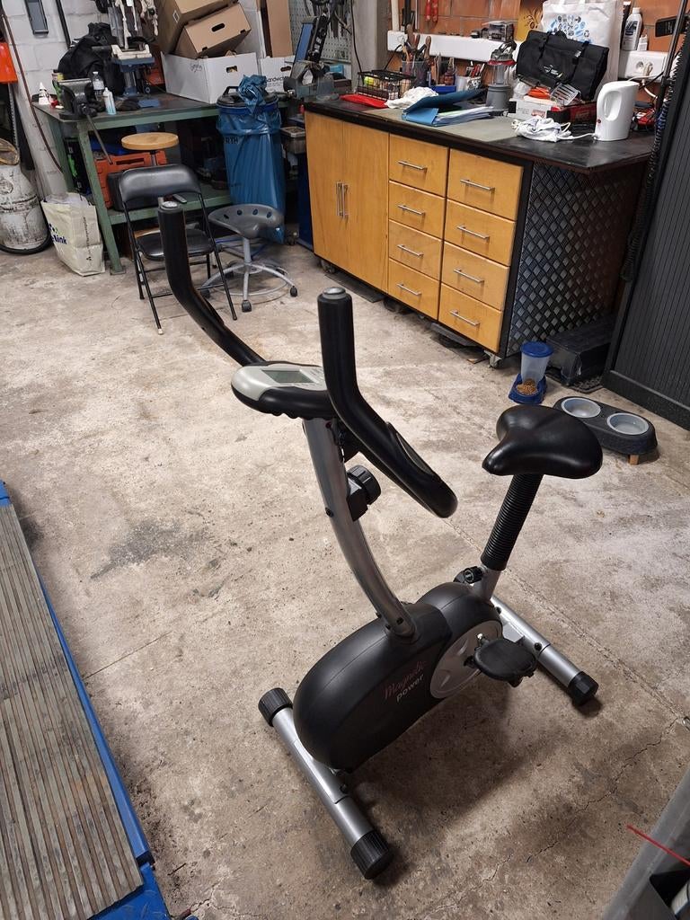Leuke digitale home trainer in goede zeer goede staat., Enlèvement, Comme neuf, Aluminium, Vélo d'appartement