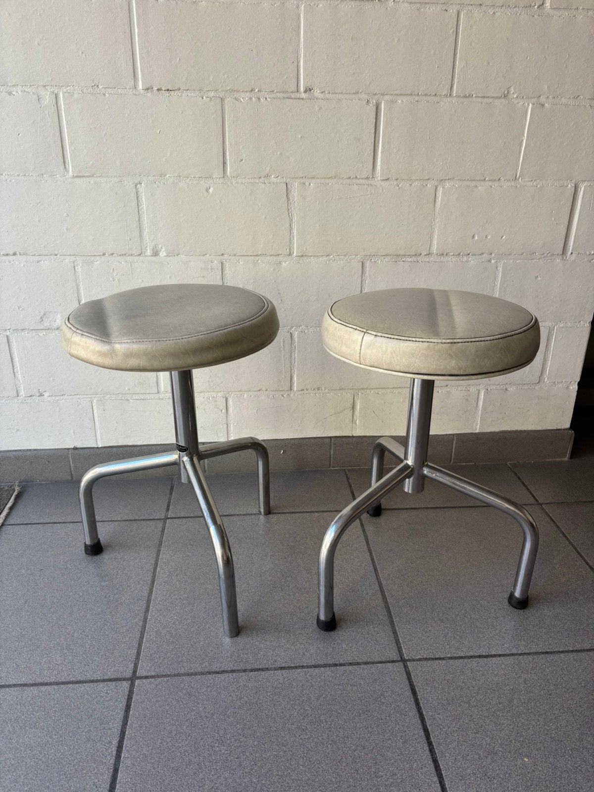 2 retro krukjes - in hoogte verstelbaar, Ophalen