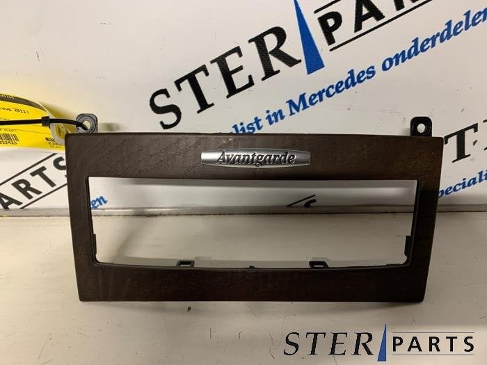 Bande décorative de tableau de bord d'un Mercedes E-Klasse, 3 mois de garantie, Utilisé, -, -