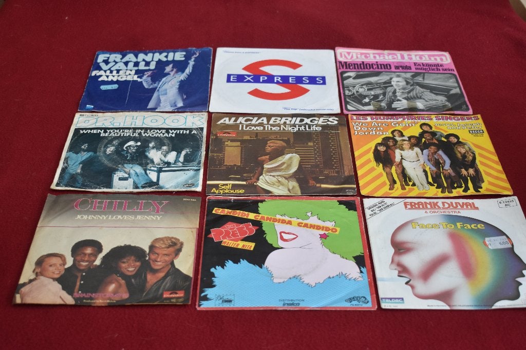 45t regroupe des centaines de titres des années 60/70/80, Enlèvement ou Envoi, 7 inch, Comme neuf, Pop