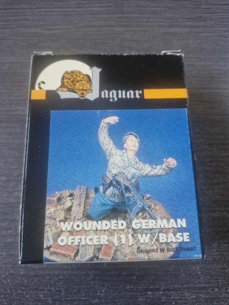 Jaguar 1/35 Wounded German Officer w/Base, Hobby & Loisirs créatifs, Enlèvement ou Envoi, Neuf, 1:35 à 1:50, Personnage ou Figurines