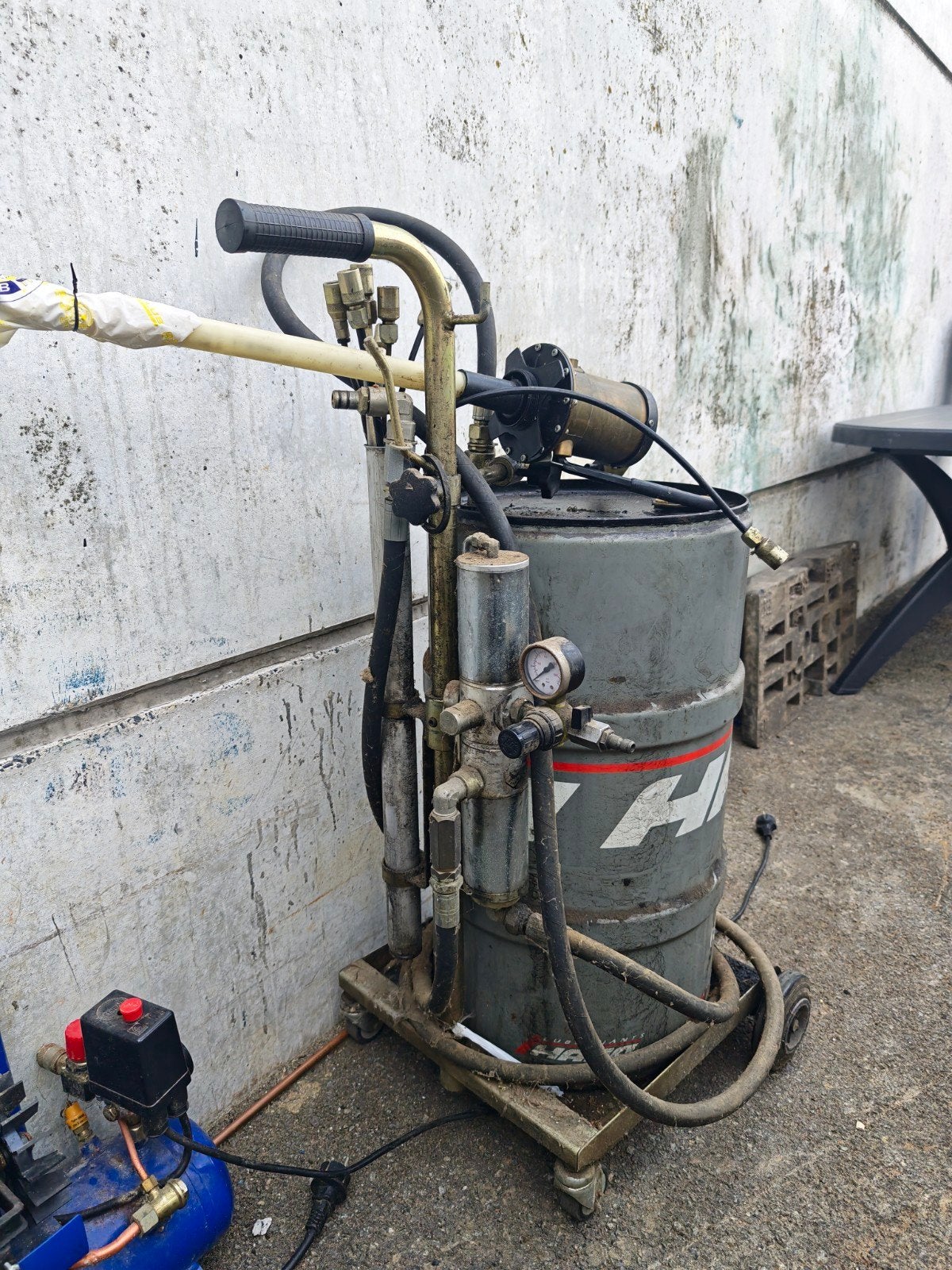Machine voor afzuigen motorolie, Ophalen