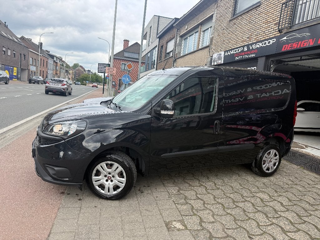 Fiat Doblo 1.6JTD année 2021. 88000km Navi Clim Cruise 9917, Autos, Argent ou Gris, Achat, Euro 6, Entreprise
