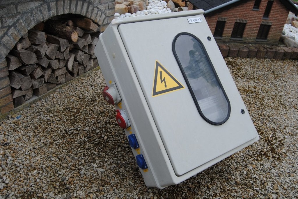 Werfkast met meterkast voor digitale teller 3x400+N,, Doe-het-zelf en Bouw, Ophalen, Gebruikt, Stopcontact