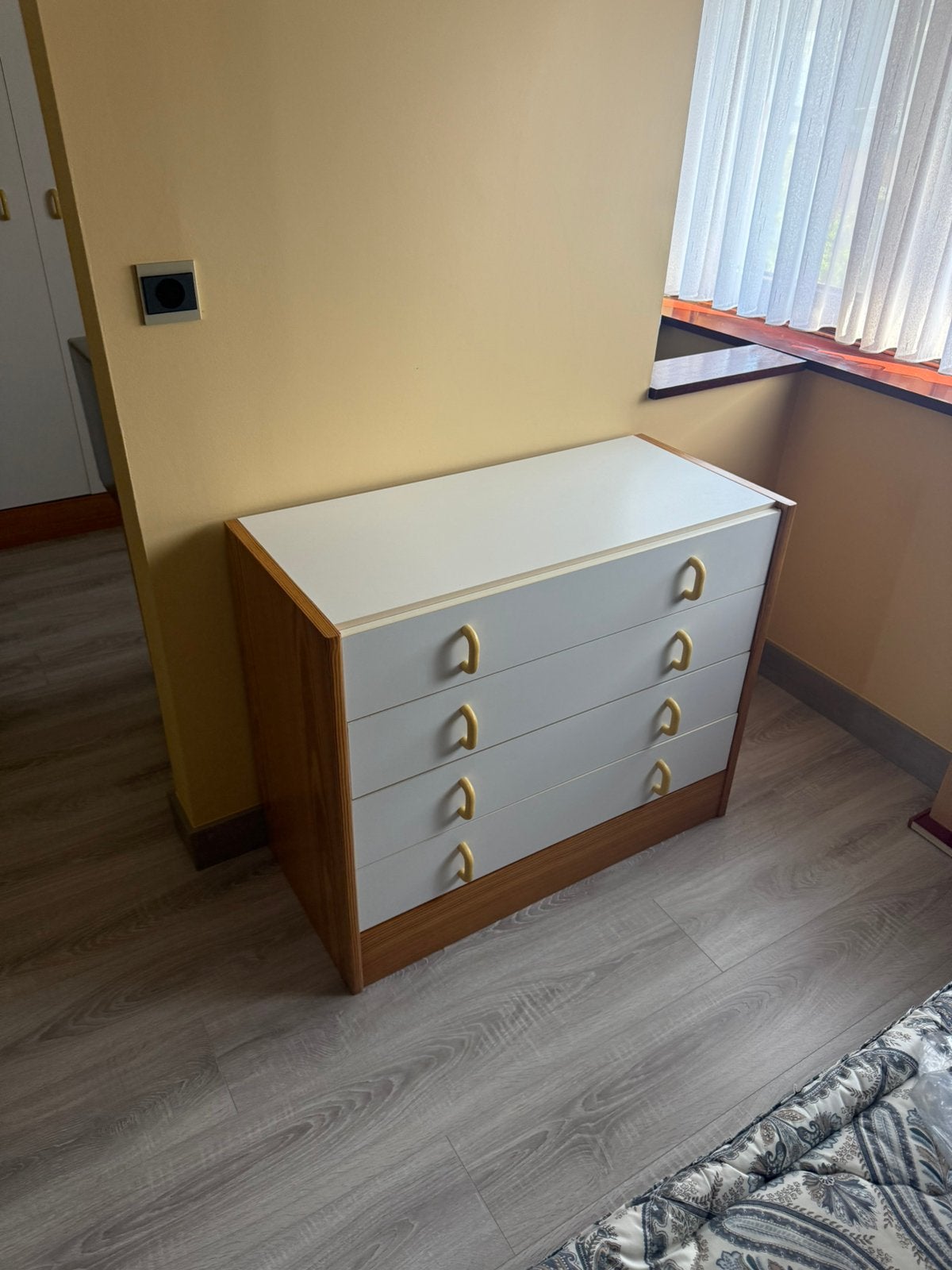Houten dressoir met 4 laden, Huis en Inrichting, Kasten | Ladekasten, Ophalen, Zo goed als nieuw