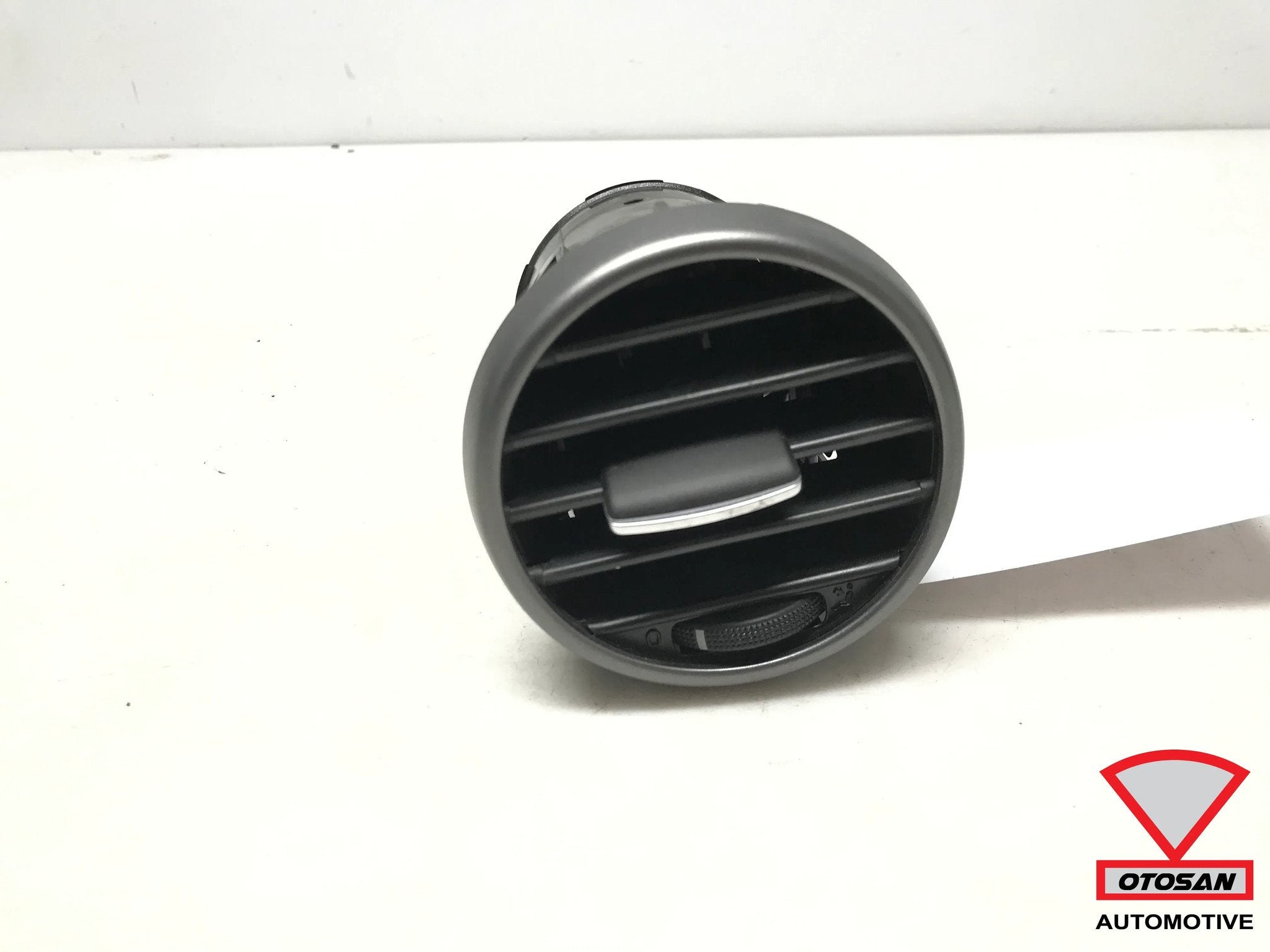 Grille d'a ration avant Seat Altea 5P 5P0819203A, Autovia A-2, Km 585 585
08760  Martorell, ES, SEAT S.A., Utilisé, Customercare@seat.es