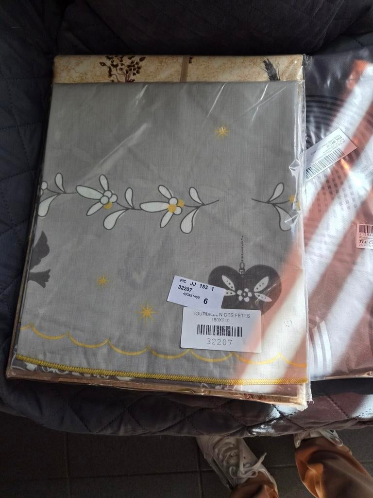 Nappe en vinyle, différents modèles. Pas de faux colis, Enlèvement