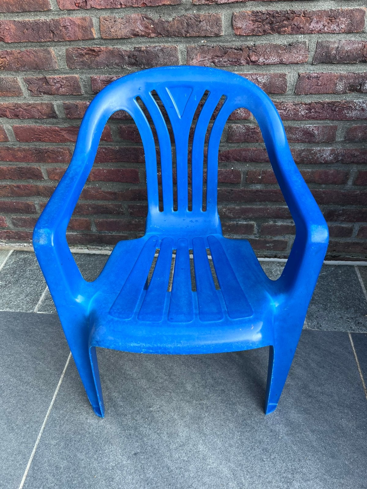 Siège pour enfant en plastique bleu — Fabriqué en Italie, Envoi, Utilisé, Synthétique
