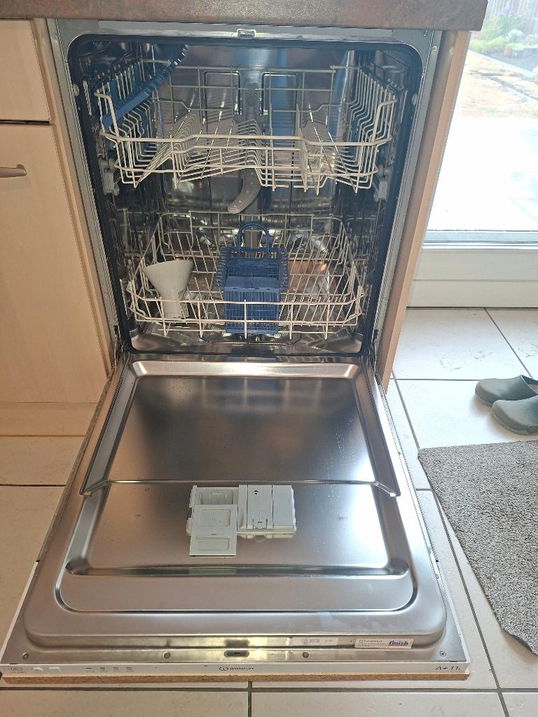 Indesit inbouwvaatwasser – 60 cm breed, Electroménager, Lave-vaisselle, Enlèvement, Utilisé, Encastré, Programme court