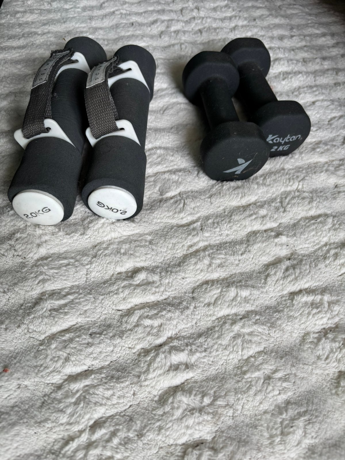 4 dumbbells Totaal 8 kg - 4x 2 kg), Ophalen, Zo goed als nieuw