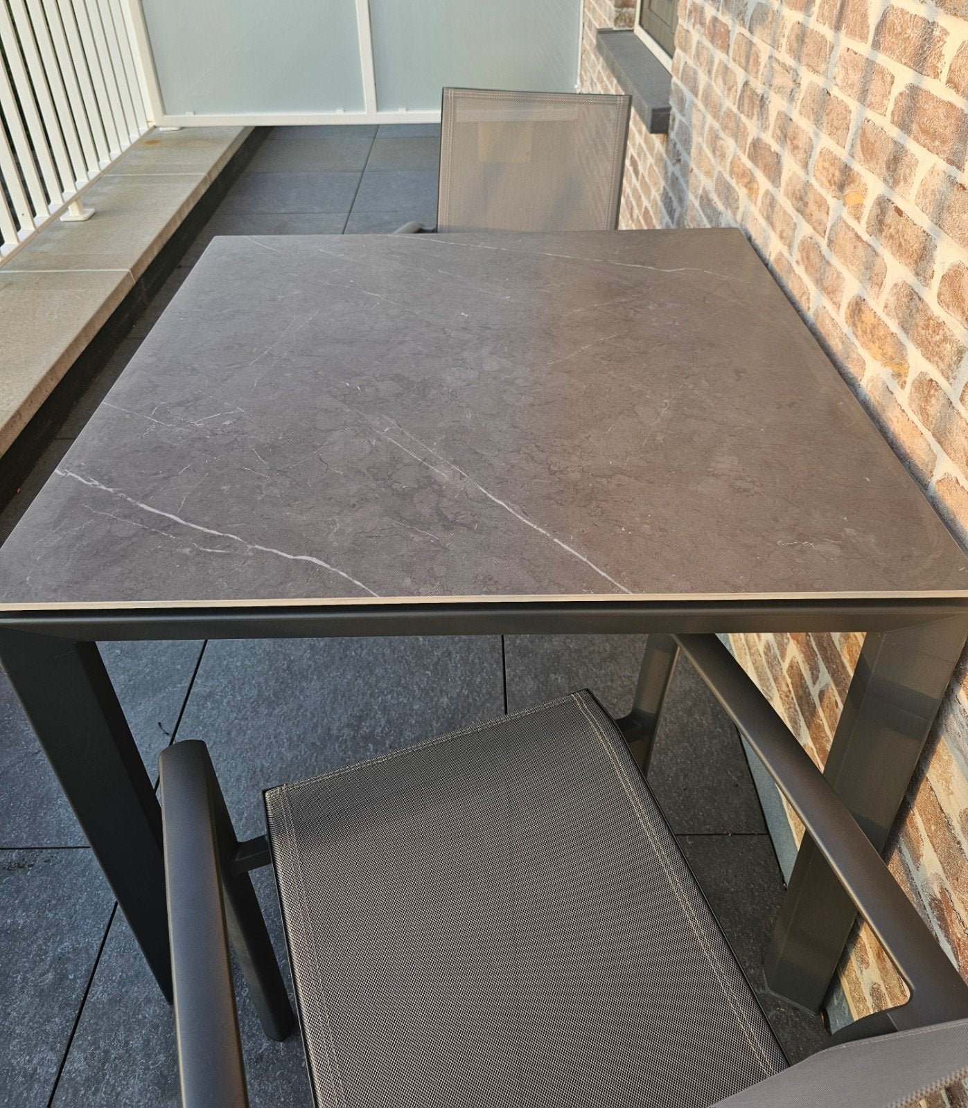 Tafel en 2 stoelen, Ophalen