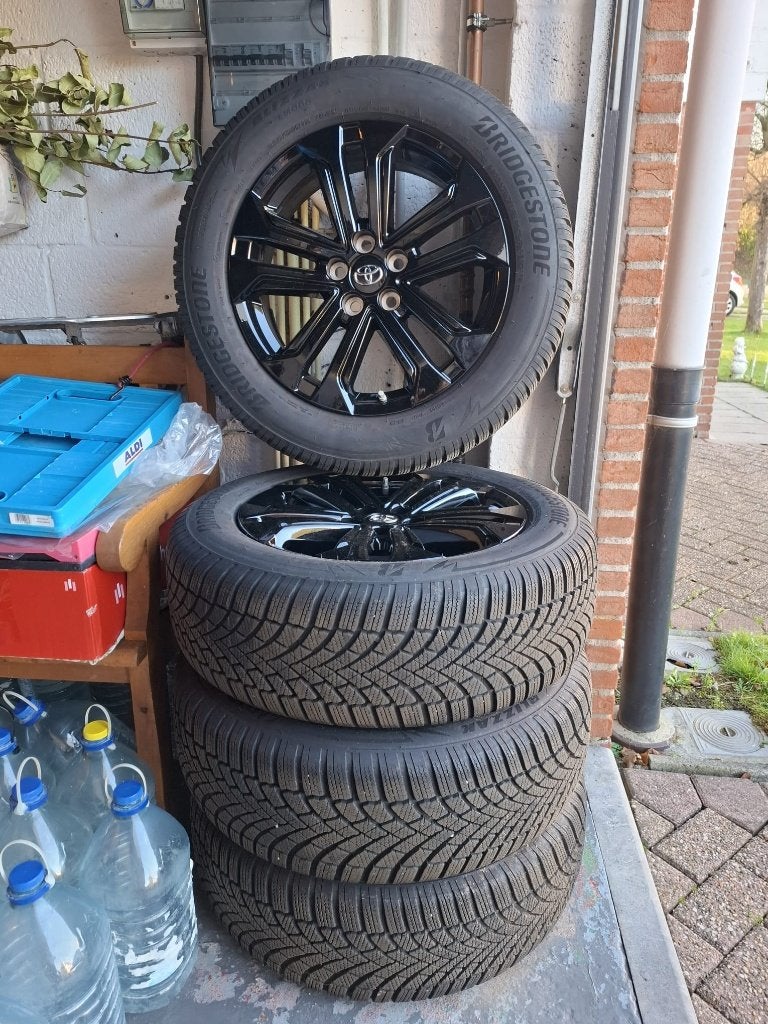18" Winterbanden met velgen Toyota Rav4, Auto-onderdelen, Banden en Velgen, Ophalen, 18 inch, Gebruikt, Banden en Velgen