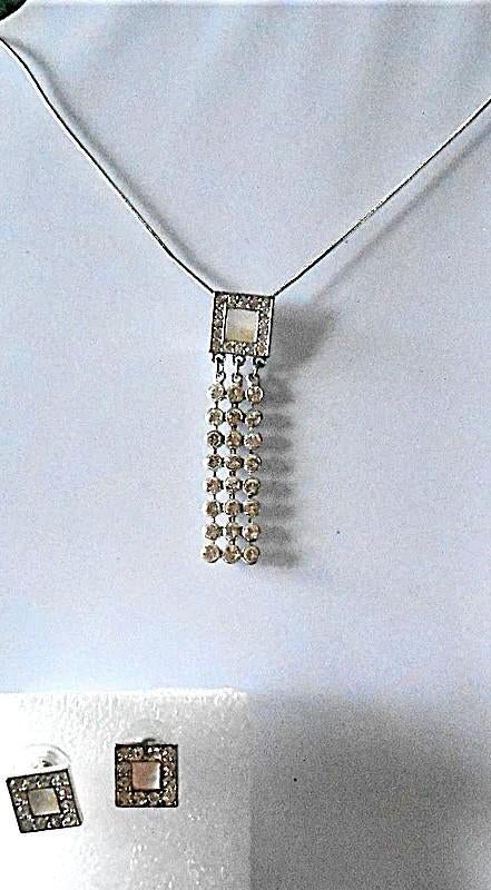 AVON :la parure " Sandra" : collier + boucles, Enlèvement ou Envoi, Neuf, Argent, Argent