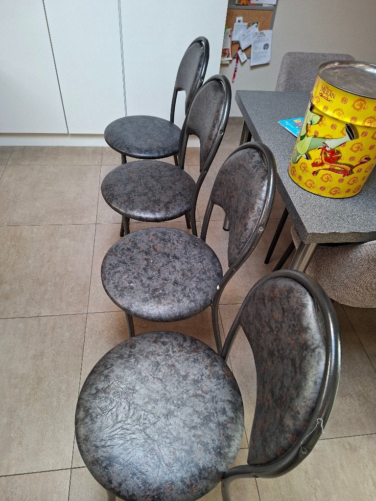4 keukenstoelen, Huis en Inrichting, Ophalen, Kunststof, Zo goed als nieuw, Vier