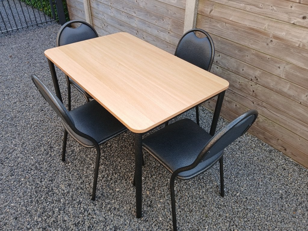 Keukentafel met 4 stoelen, Ophalen, Zo goed als nieuw