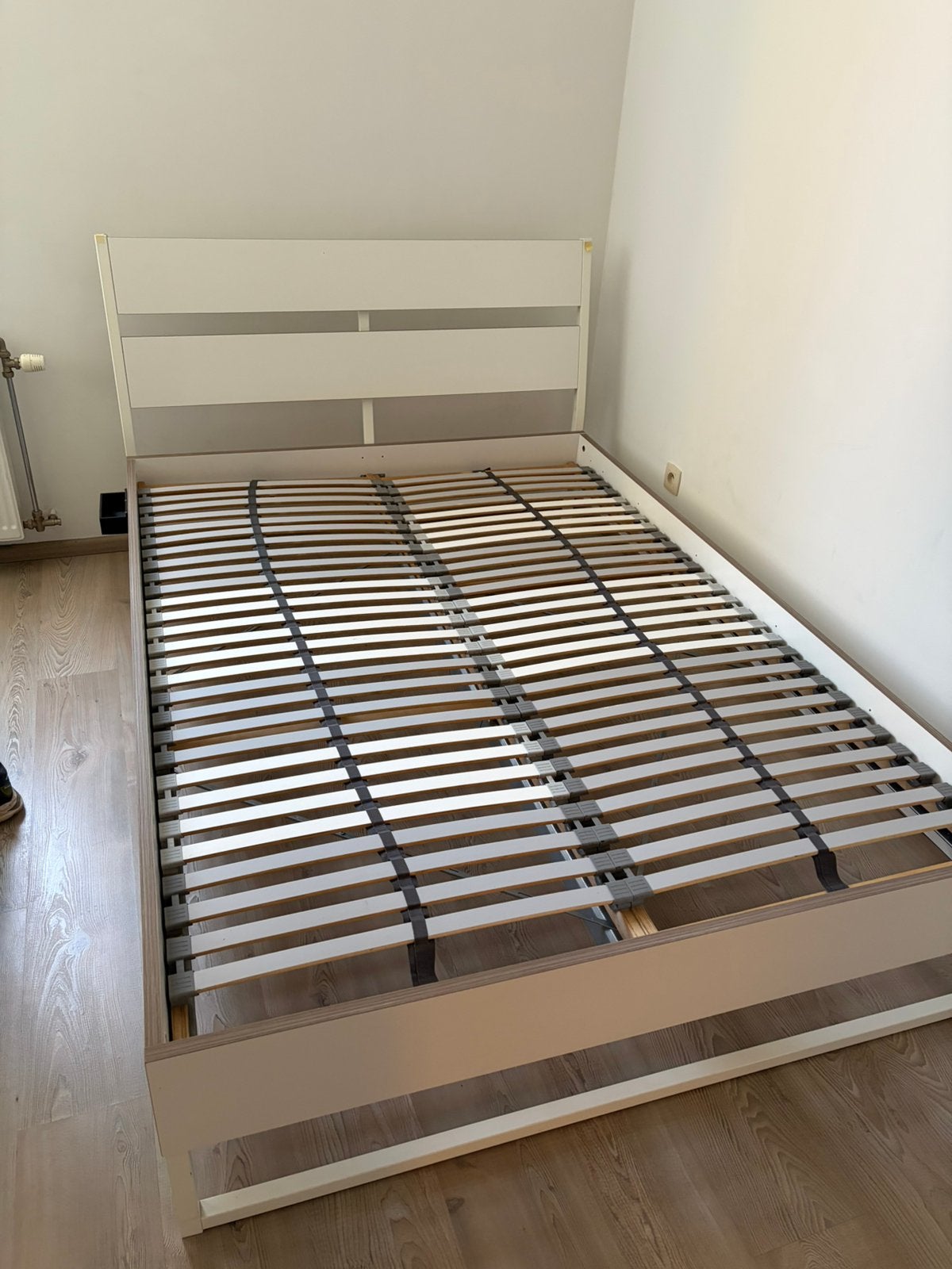 Ikea Tyrsil bed frame 140x200, Ophalen, Zo goed als nieuw