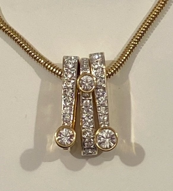 Swarovski goudkleurige ketting met 3 strasshangers, Enlèvement ou Envoi, Neuf, Or, Avec pendentif