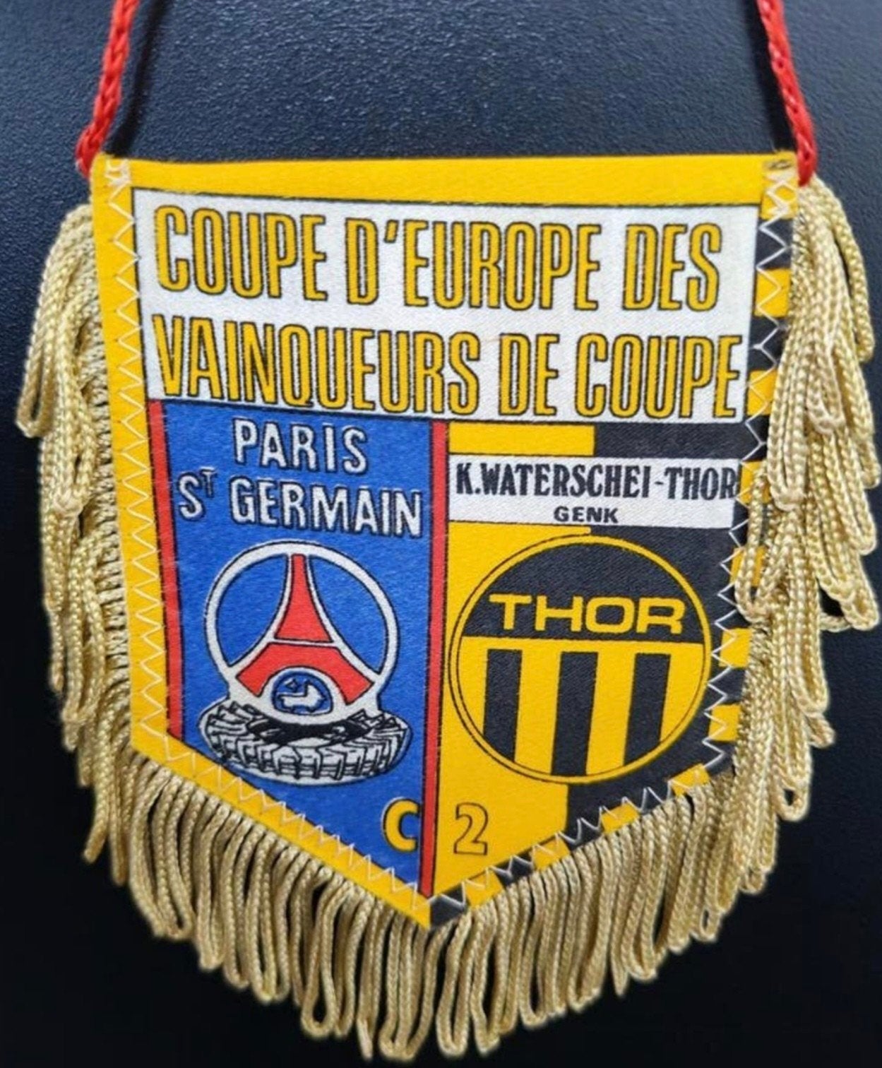 1983 Thor Waterschei Genk krc PSG Paris Saint Germain, Verzamelen, Sportartikelen en Voetbal, Spel, Ophalen of Verzenden