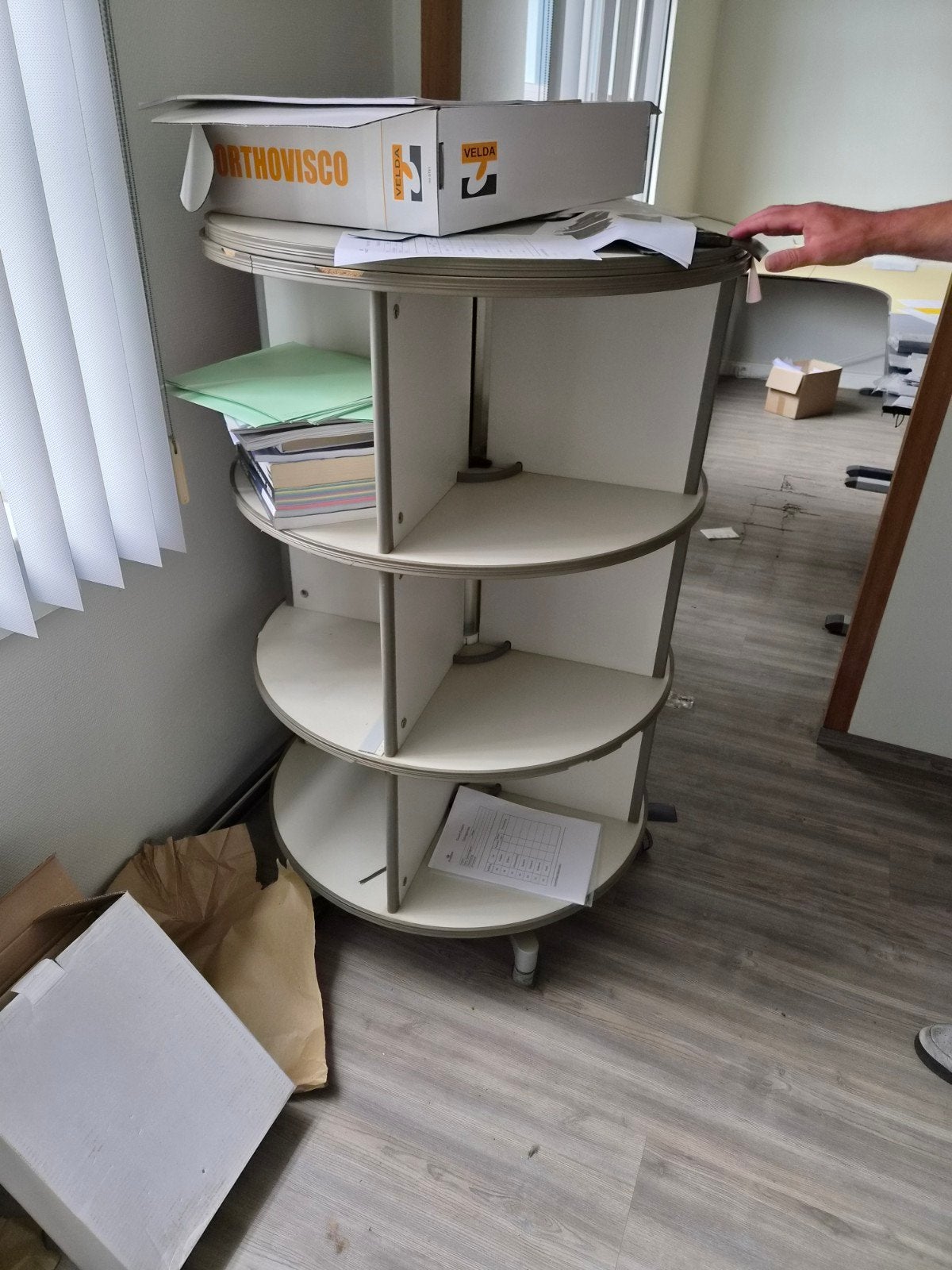 ronde kast voor kaften en mappen, Enlèvement