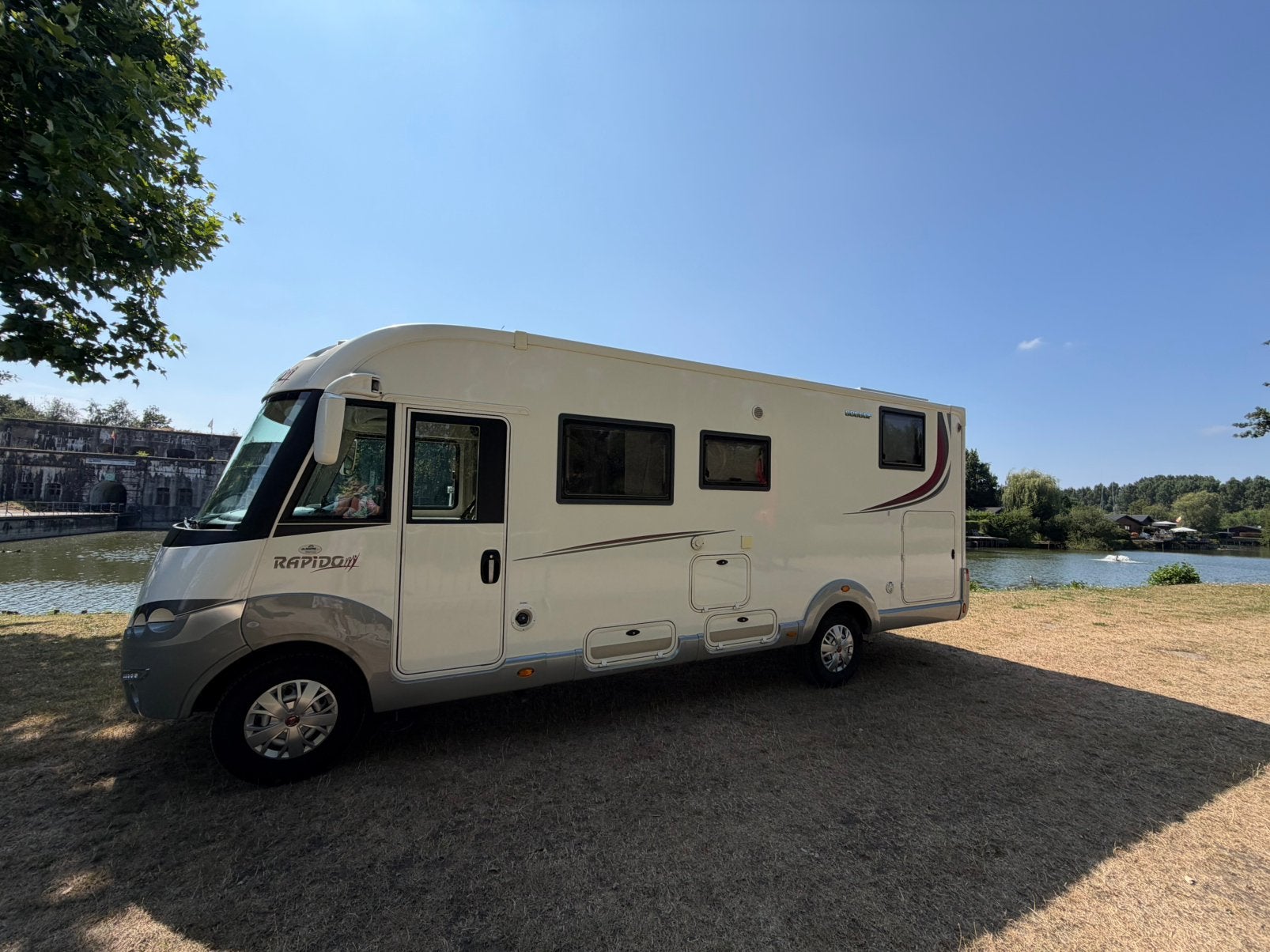 Rapido 8066 df, integraal, Automaat. Heavy chassis 4,4 ton, Caravanes & Camping, Camping-cars, Auvent, Jusqu'à 4, Toilette à cassette