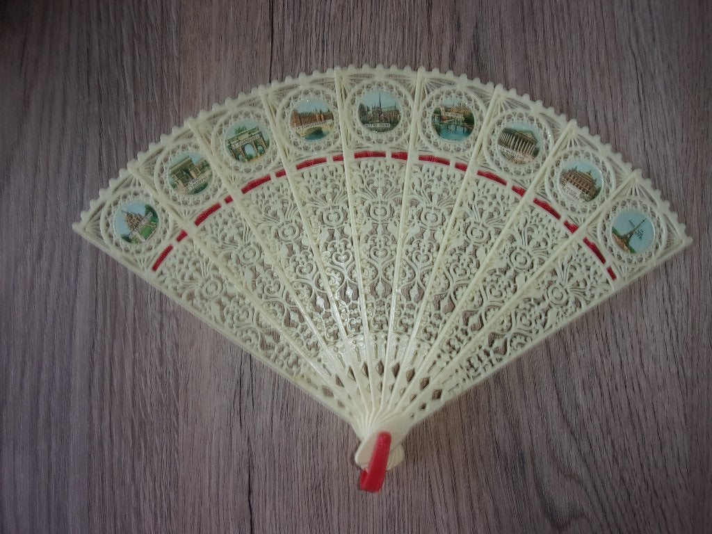 éventail souvenir de Paris, Antiquités & Art, Curiosités & Brocante, Enlèvement ou Envoi