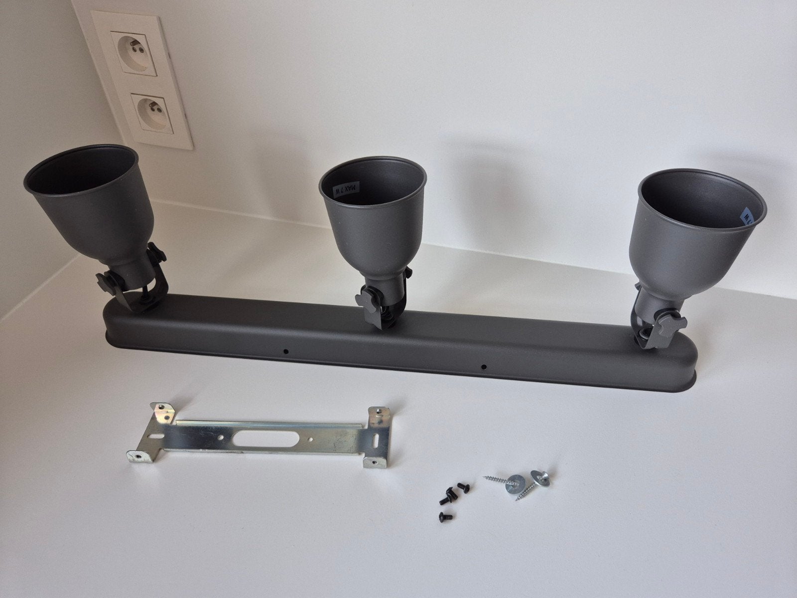 HEKTAR

Plafondlaml Plafondrail, 3 spots, donkergrijs ikea, Huis en Inrichting, Lampen | Spots, Ophalen of Verzenden, IKEA