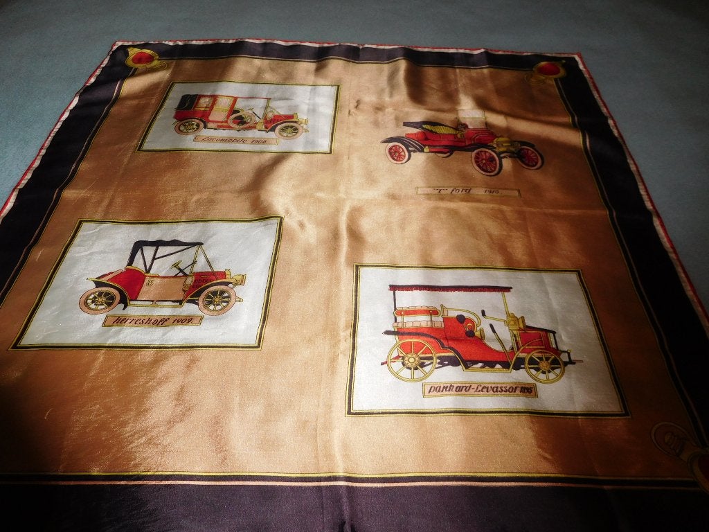 zijde doek met prent van auto's, Ophalen, Zo goed als nieuw, Prent
