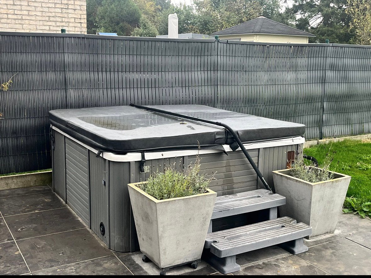 Jacuzzi 6 personnes – Livraison gratuite partout en Belgique, Enlèvement, Comme neuf, Éclairage