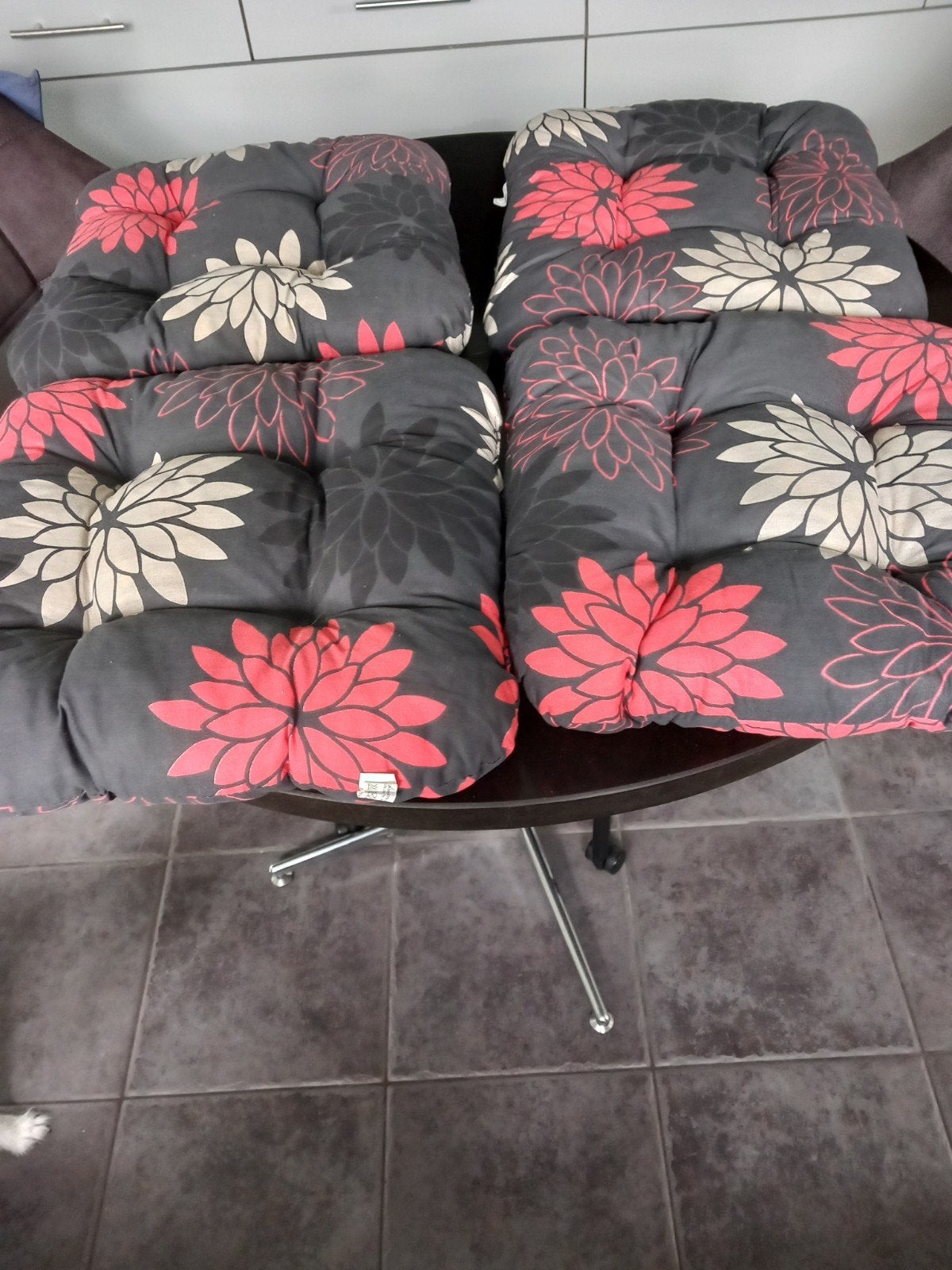 Vier stoelen kussens, Ophalen