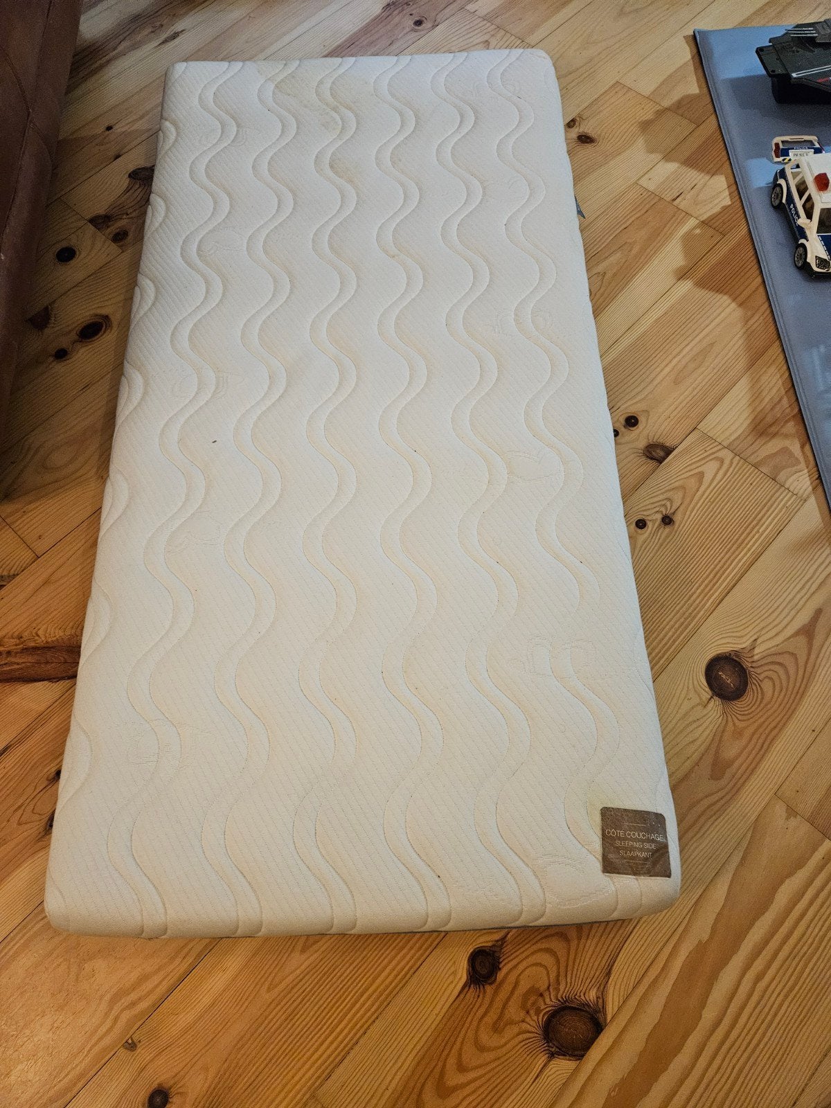 Matelas lit bébé Kadolis (latex et Coco) 140x70, Enlèvement, Utilisé, Lit