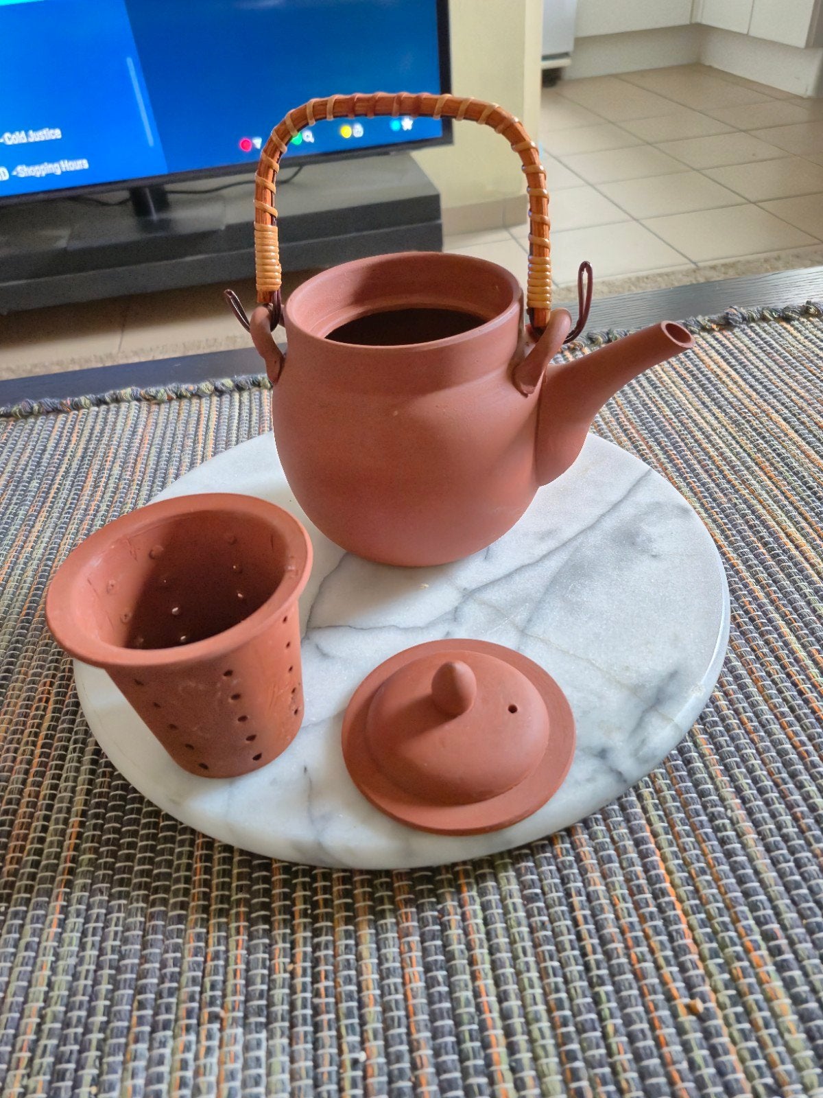 Chinese theepot in Yixing-stijl uit roodbruine ongeglazuurde, Antiek en Kunst, Ophalen of Verzenden
