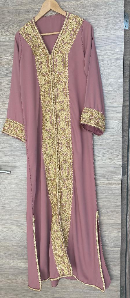 Marokkaanse kaftan en zijn riem, Ophalen, Zo goed als nieuw, Maat 36 (S), Roze