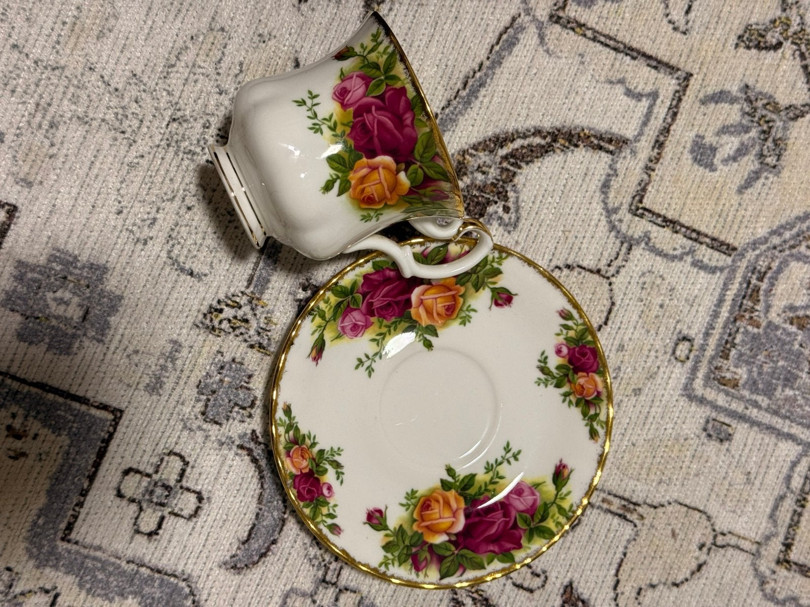 Royal Albert Old Country Roses – Tasse & soucoupe, Enlèvement ou Envoi