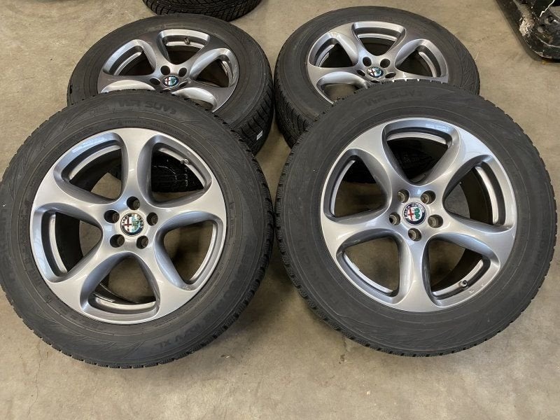 18 inch originele velgen + winterbanden Alfa Romeo STELVIO 1, Autos : Pièces & Accessoires, Pneus et Jantes, Pneus hiver, -, 18 pouces