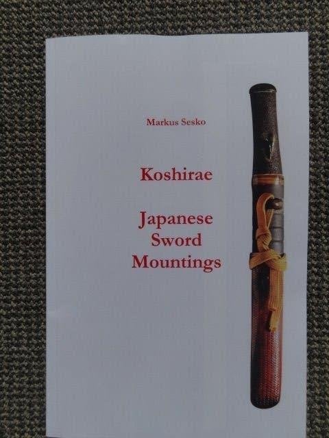 Nouveau livre Koshiraen Japanese Sword Mountings, M. Sesko, Antiquités & Art, Art | Art non-occidental, Japon, Envoi, Objet rituel